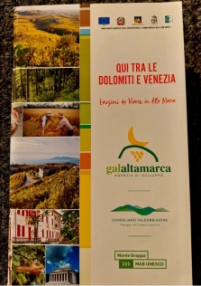 QUI TRA LE DOLOMITI E VENEZIA QUI TRA LE DOLOMITI E VENEZIA